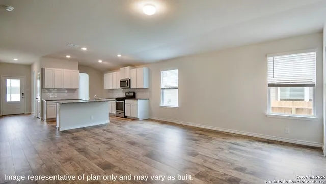 $319,999 | 12820 El Arrayan, Converse, TX 78109