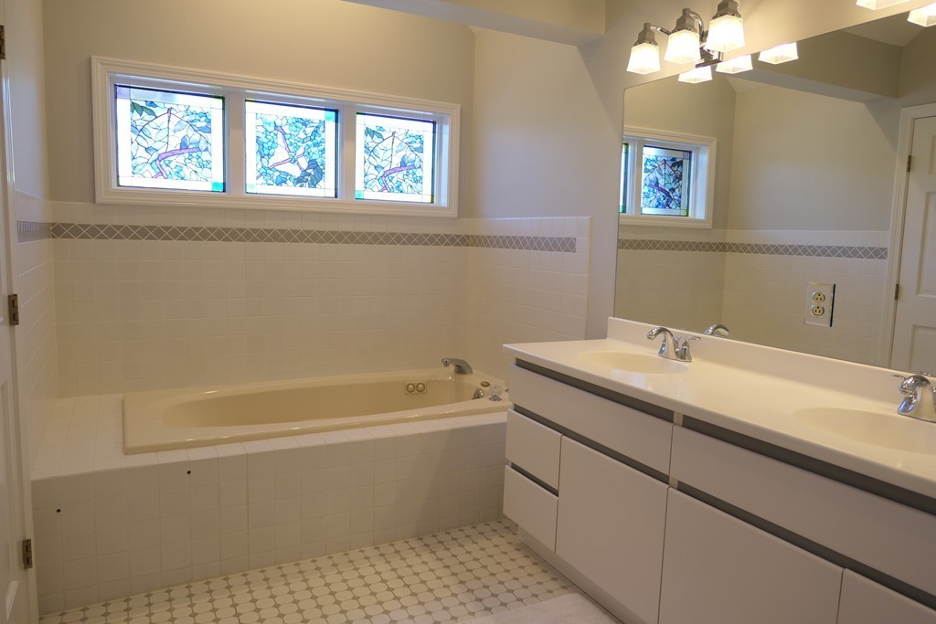 39 Andrews Road Wakefield, MA 01880 - Photo 19 of 30 Gallery Image 19