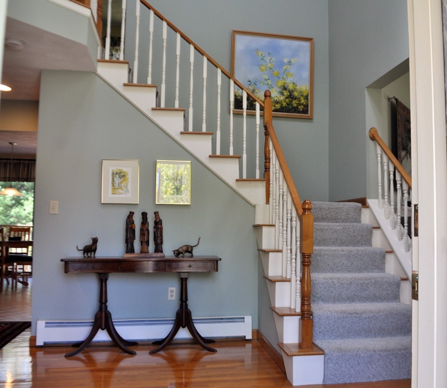 39 Andrews Road Wakefield, MA 01880 - Photo 2 of 30 Gallery Image 2
