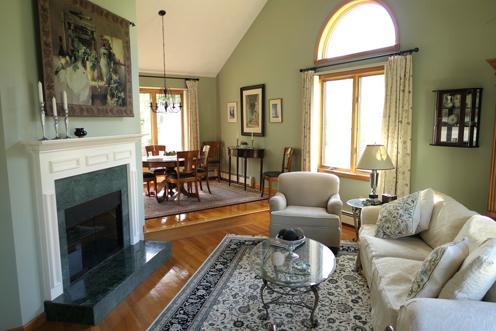 39 Andrews Road Wakefield, MA 01880 - Photo 4 of 30 Gallery Image 4