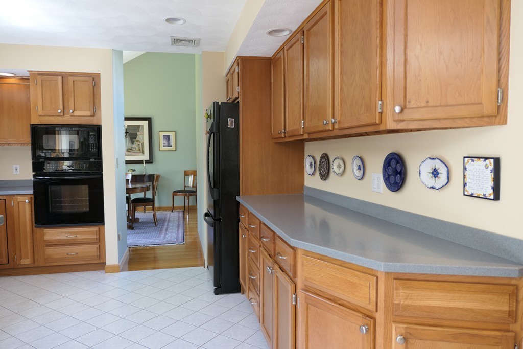 39 Andrews Road Wakefield, MA 01880 - Photo 7 of 30 Gallery Image 7