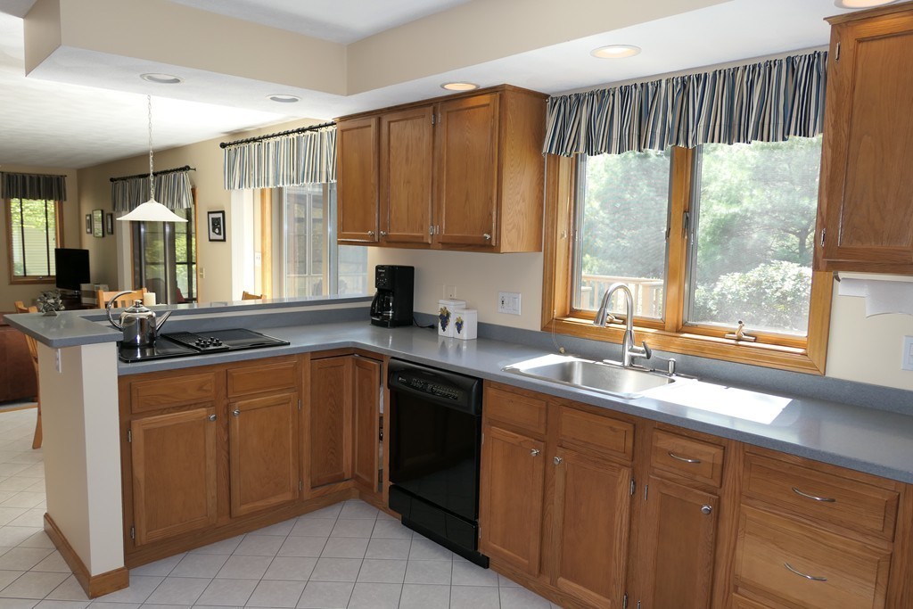 39 Andrews Road Wakefield, MA 01880 - Photo 8 of 30 Gallery Image 8
