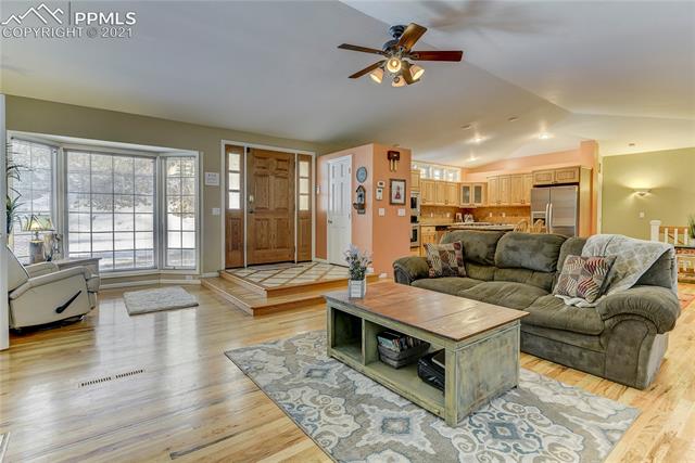 10204 Mountain Road Cascade, CO 80809 - Photo 5 of 37