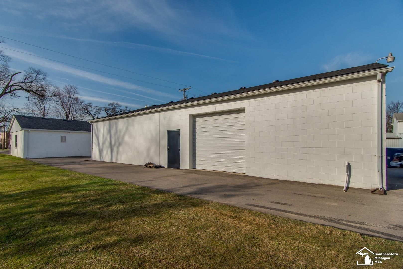 30664 Beverly Road Romulus, MI 48174 - Photo 25 of 35 50136144-1a133e8c-dc1b-4ddb-920b-75140fa6b83b.JPG