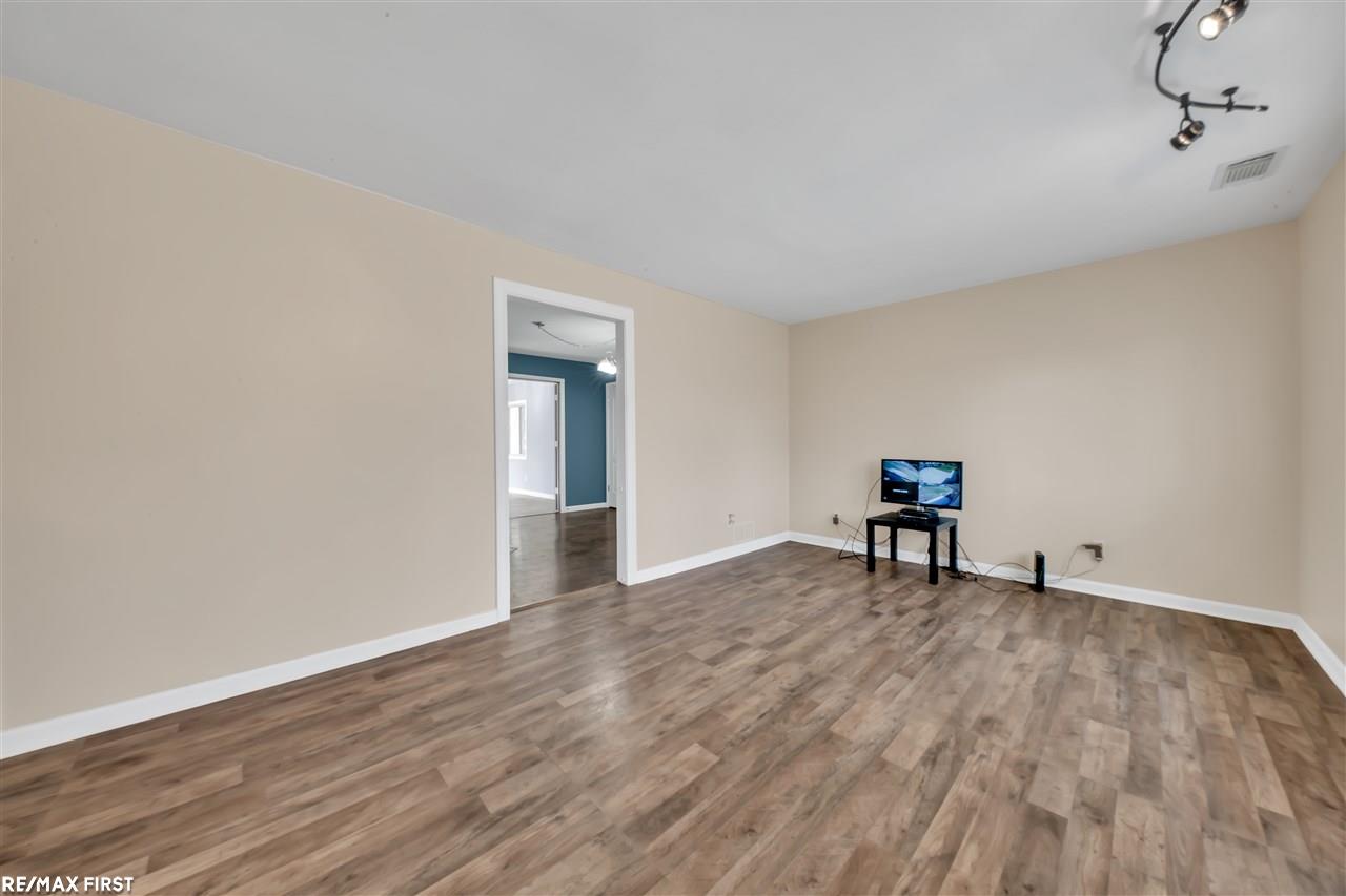 32116 Henry Ruff Road Romulus, MI 48174 - Photo 6 of 27 50038079-5.JPG