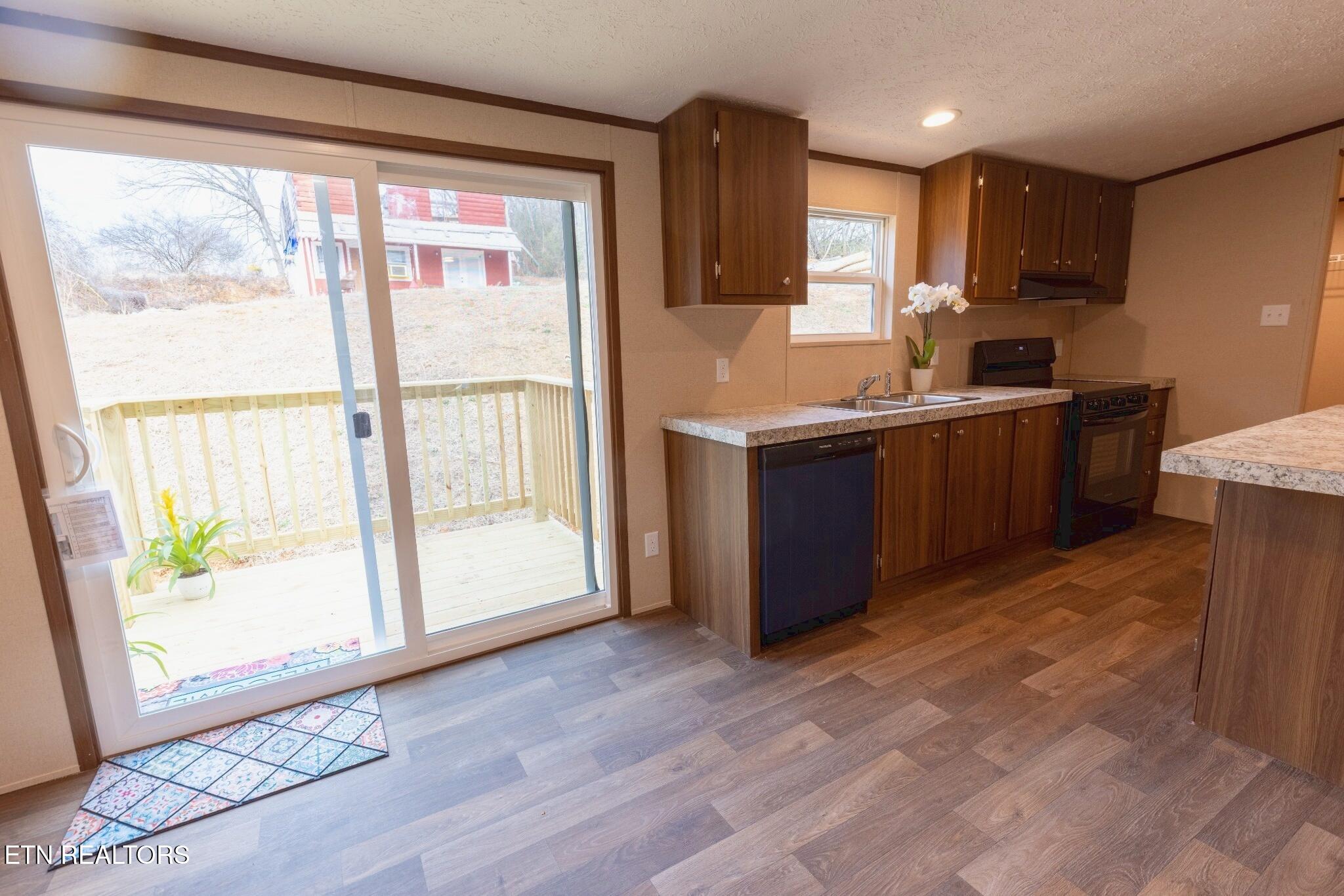 264 Harvest Street Newport, TN 37821 - Photo 9 of 23 IMG_7741_light_airy_preserve_colors