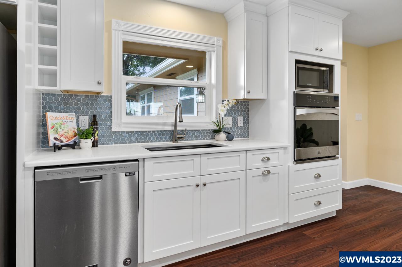 7683 Sunnyview Road Northeast Salem, OR 97305 - Photo 10 of 36 Gallery Image 10