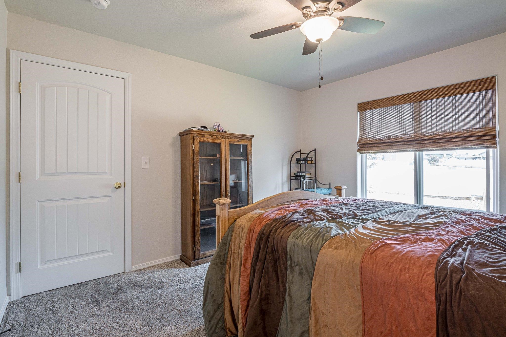 424 1/2 29 1/2 Road Grand Junction, CO 81504 - Photo 20 of 40 a bedroom with a bed and a window