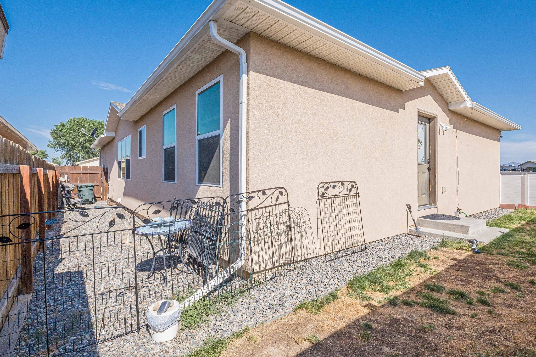 424 1/2 29 1/2 Road Grand Junction, CO 81504 - Photo 31 of 40 a view of a house with backyard and sitting area