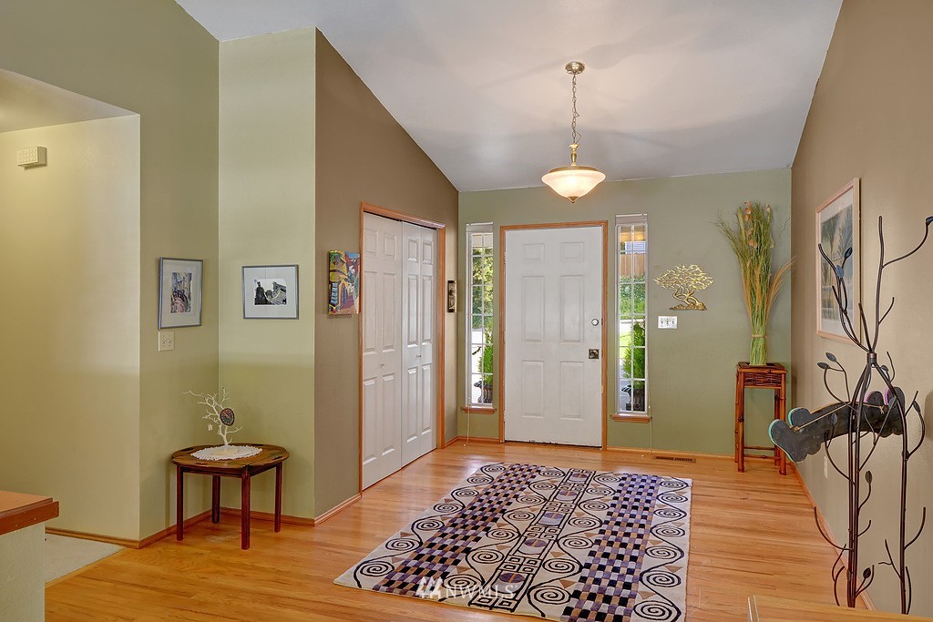 2605 Mill Avenue South Renton, WA 98055 - Photo 2 of 20