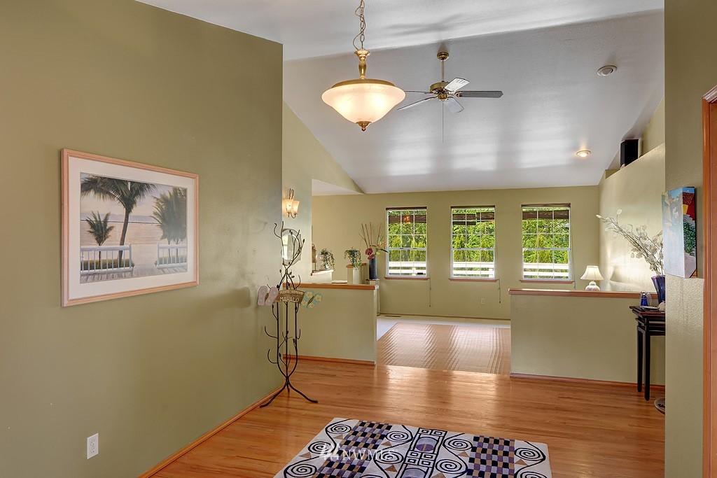 2605 Mill Avenue South Renton, WA 98055 - Photo 3 of 20