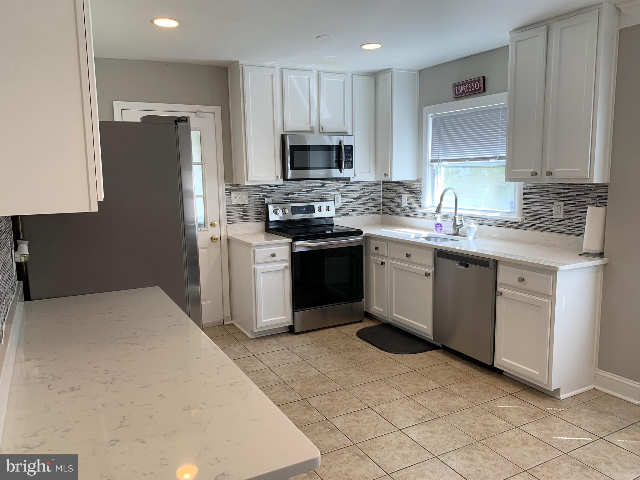 21084 Potomac View Road Sterling, VA 20164 - Photo 18 of 85 Kitchen