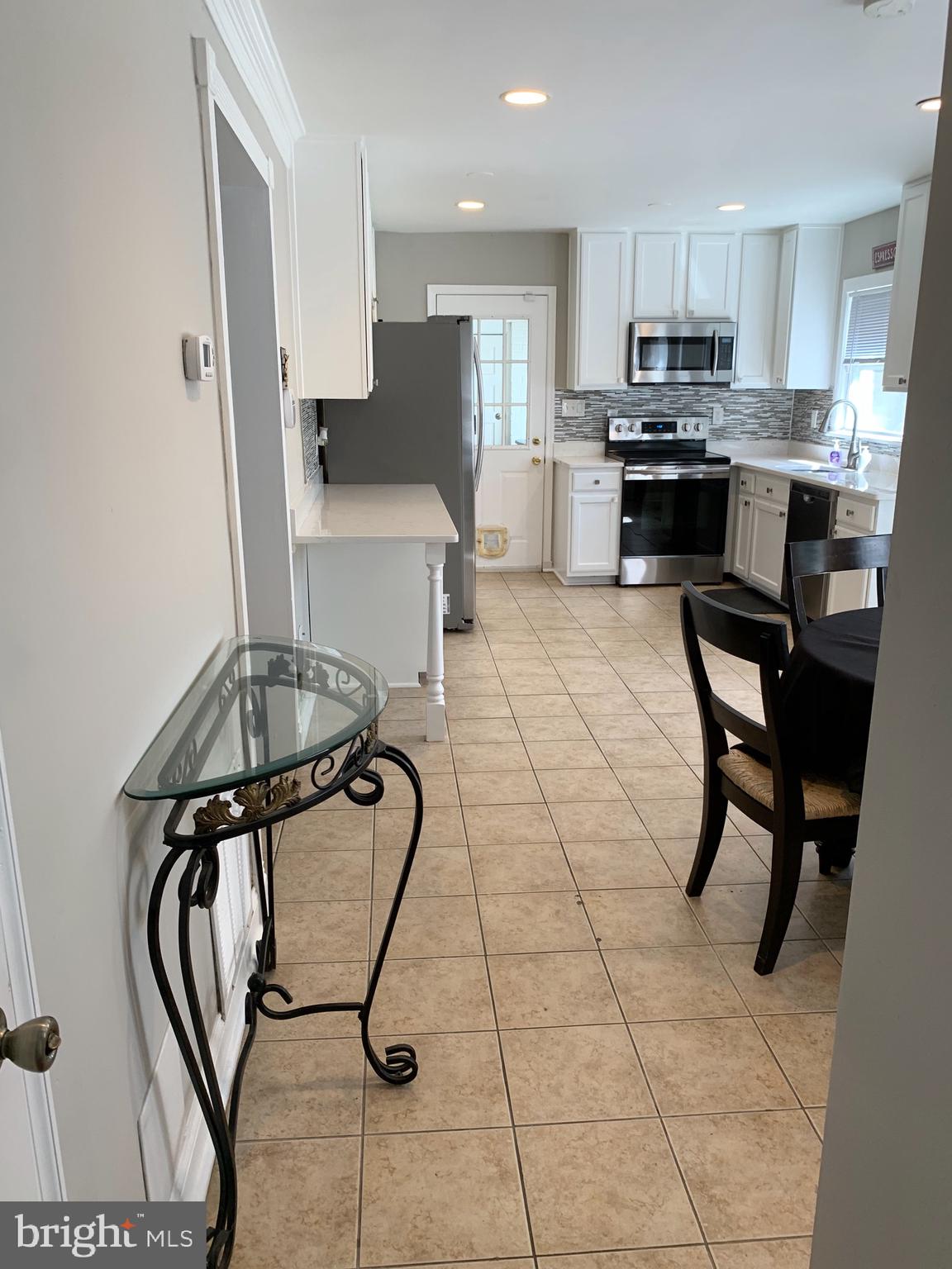 21084 Potomac View Road Sterling, VA 20164 - Photo 22 of 85 Hallway to Kitchen