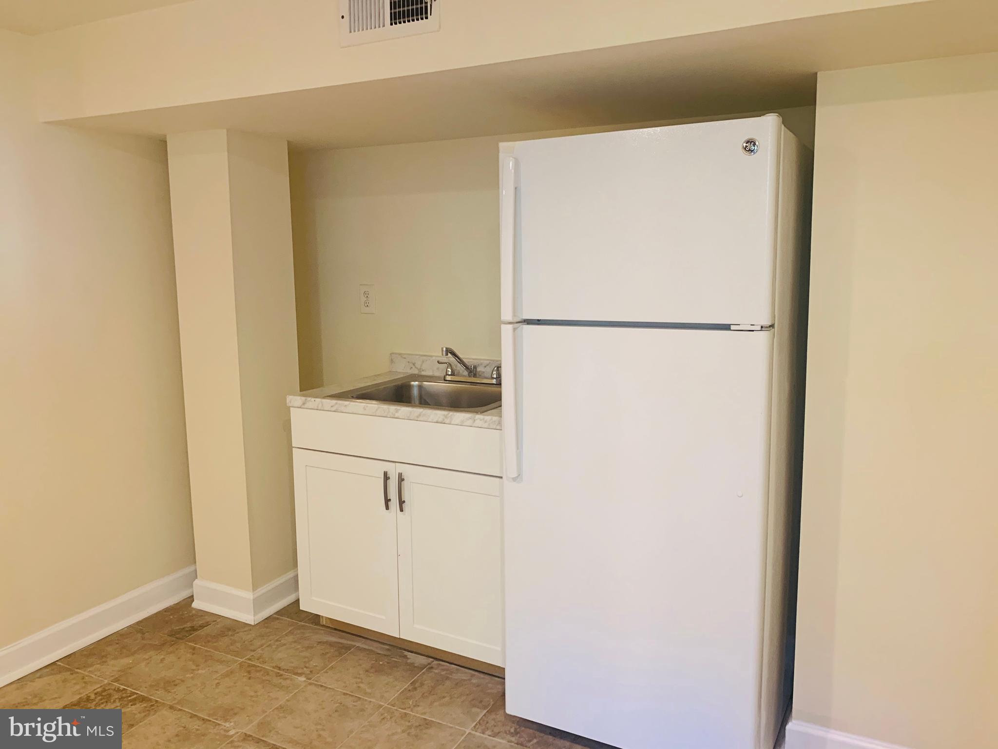 21084 Potomac View Road Sterling, VA 20164 - Photo 51 of 85 Basement Kitchenette