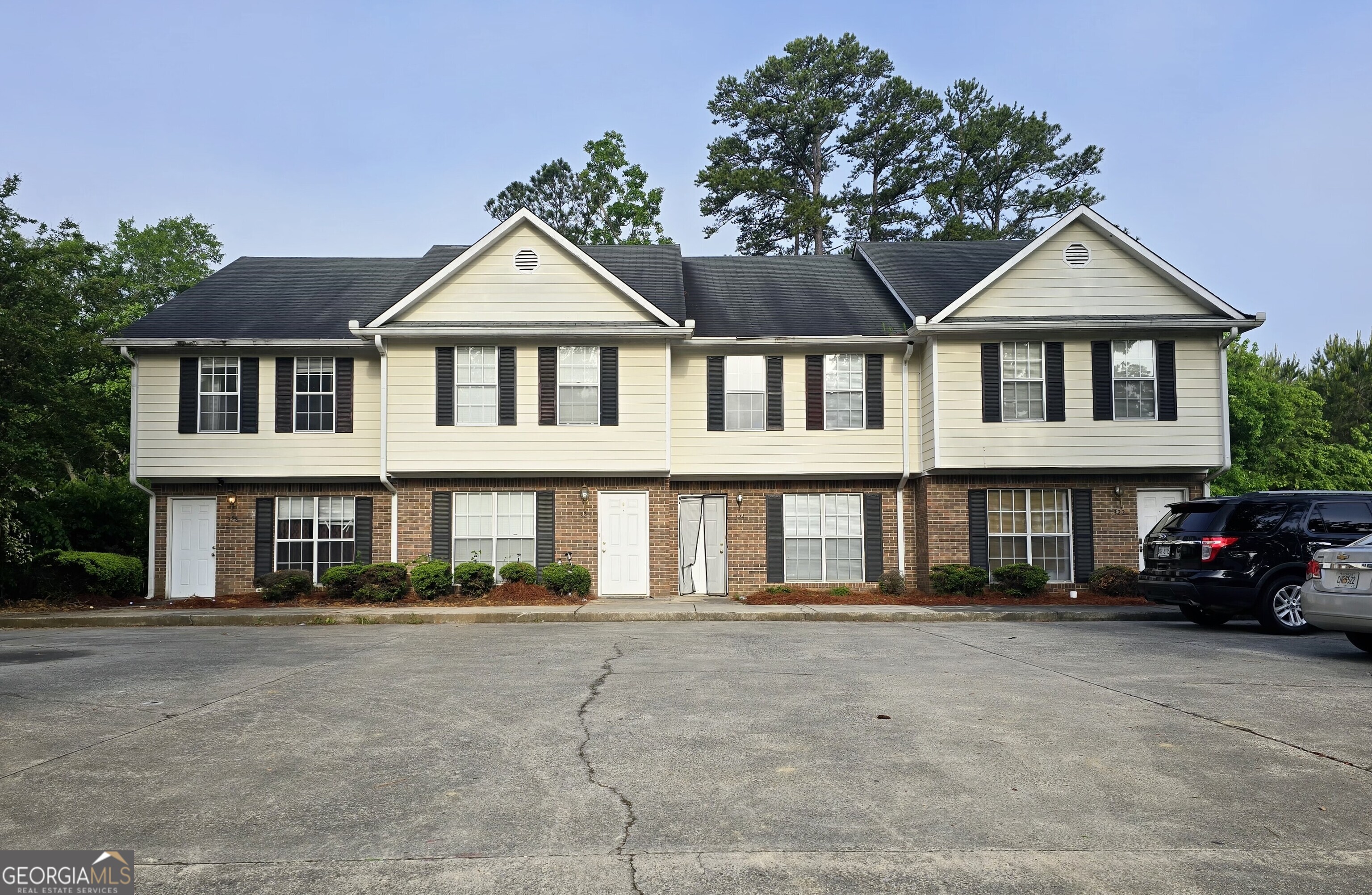 326 Leafmore Road Southwest Rome, GA 30165 - Photo 1 of 1 a front view of a house with a yard