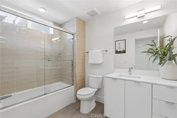 $6,295 | 12078 Guerin Street, Unit 407, Studio City, CA 91604