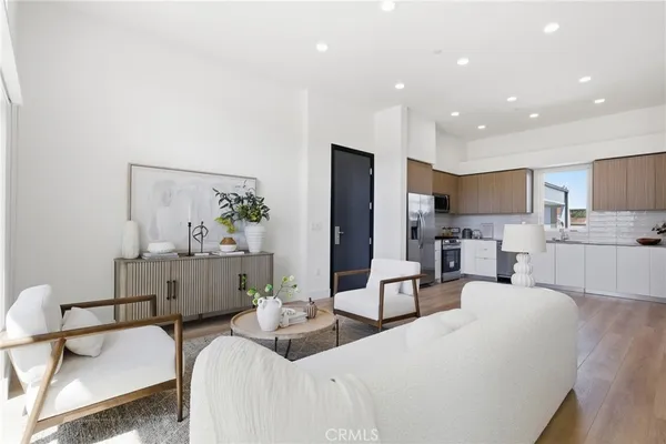 $6,295 | 12078 Guerin Street, Unit 407, Studio City, CA 91604