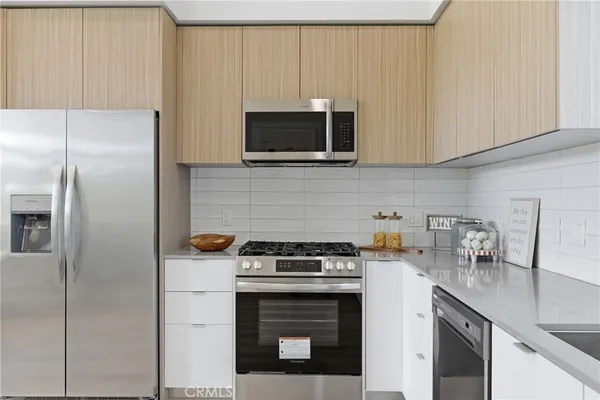 $6,295 | 12078 Guerin Street, Unit 407, Studio City, CA 91604