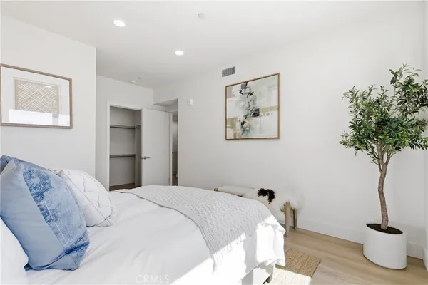 $6,295 | 12078 Guerin Street, Unit 407, Studio City, CA 91604