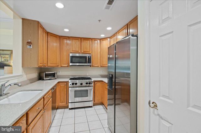 $715,000 | 621 North St Asaph Street, Unit 210, Alexandria, VA 22314