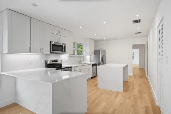 $4,200 | 1404 Northeast 2nd Street, Pompano Beach, FL 33060