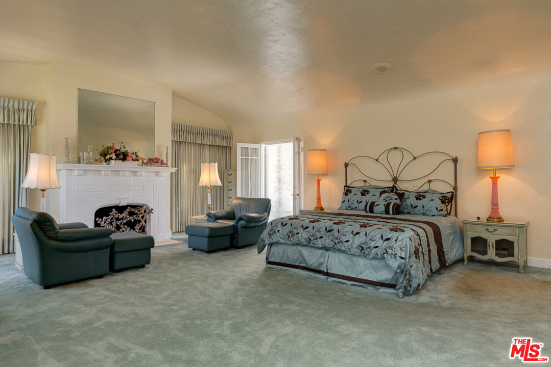 1003 Benedict Canyon Drive Beverly Hills, CA 90210 - Photo 17 of 35 a bedroom with bed couch and window