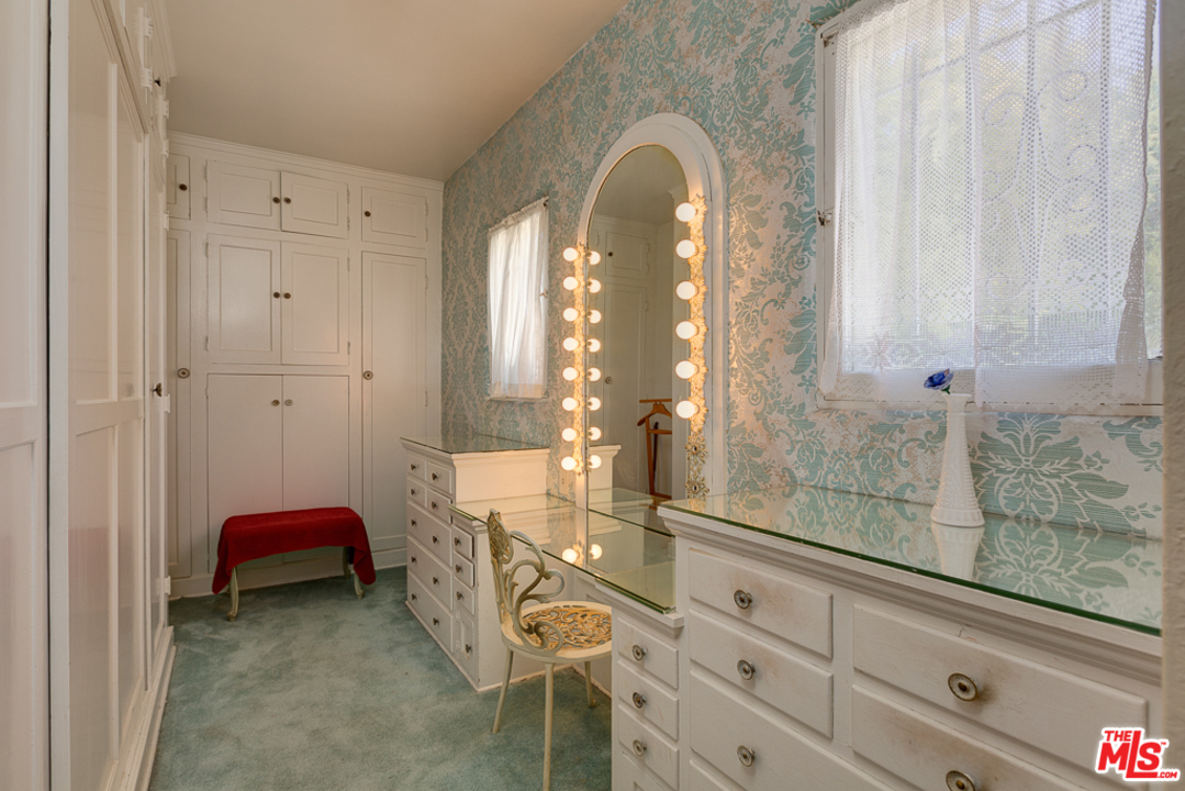 1003 Benedict Canyon Drive Beverly Hills, CA 90210 - Photo 19 of 35 a spacious bathroom with a mirror and shower