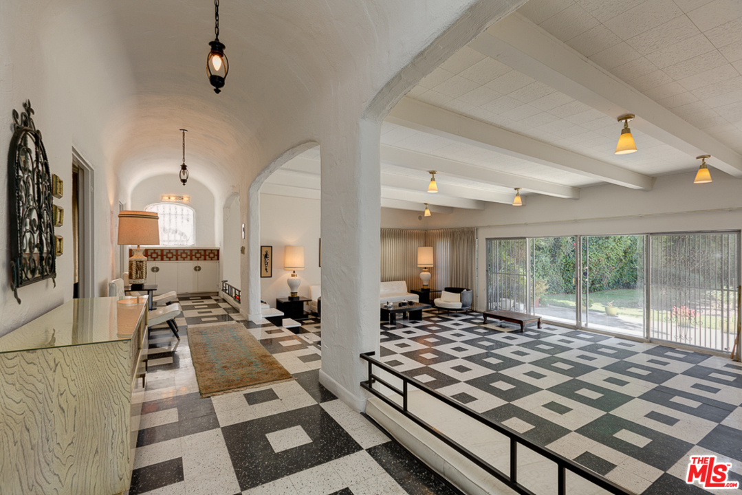 1003 Benedict Canyon Drive Beverly Hills, CA 90210 - Photo 8 of 35