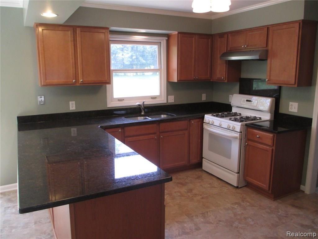 2415 Rancroft Beat Rochester, MI 48306 - Photo 14 of 30