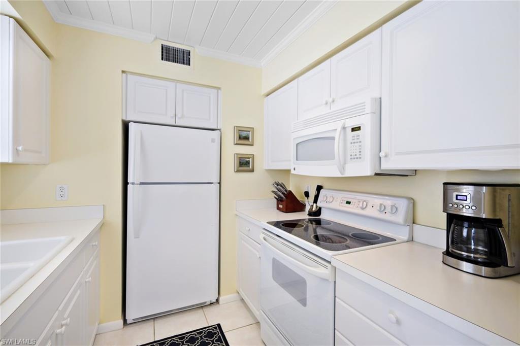286 4th Street South, Unit 203 Naples, FL 34102 - Photo 9 of 25