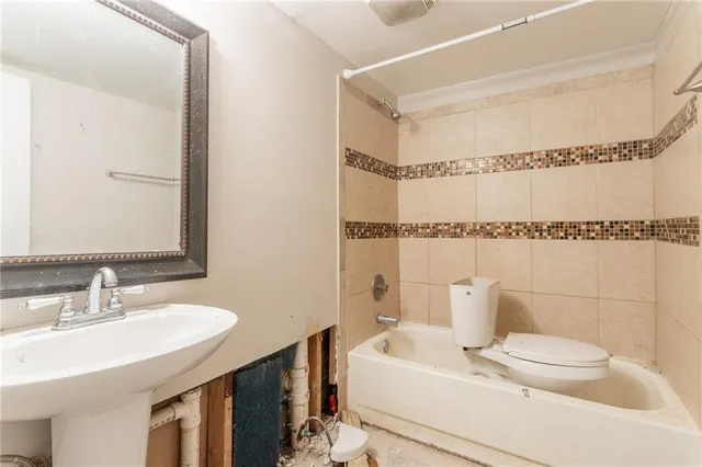 $149,900 | 6202 St Christophers Court, Lithonia, GA 30058