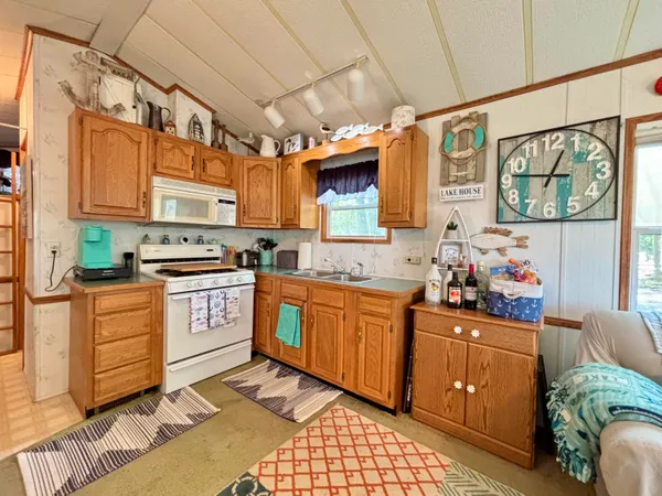 $179,900 | 734 Fountain Lane, Coldwater, MI 49036