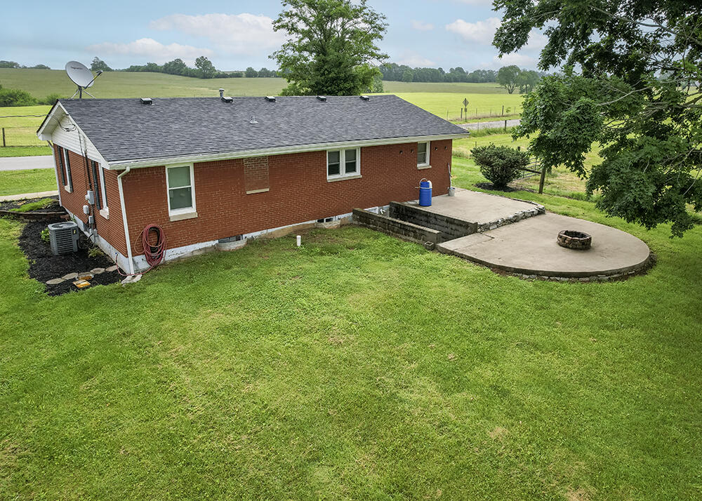 935 Waterworks Road Danville, KY 40422 - Photo 8 of 30 8