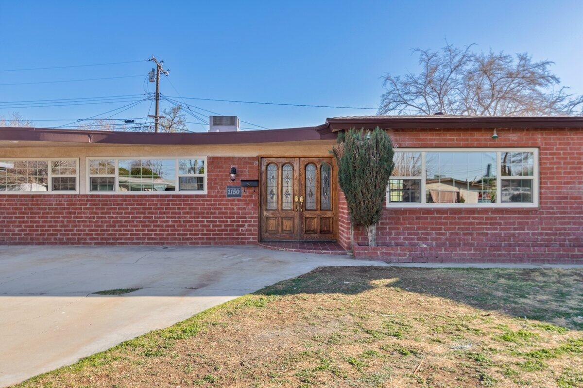 1150 West Ave J-13 Lancaster, CA 93534 - Photo 2 of 34 IMG_2669