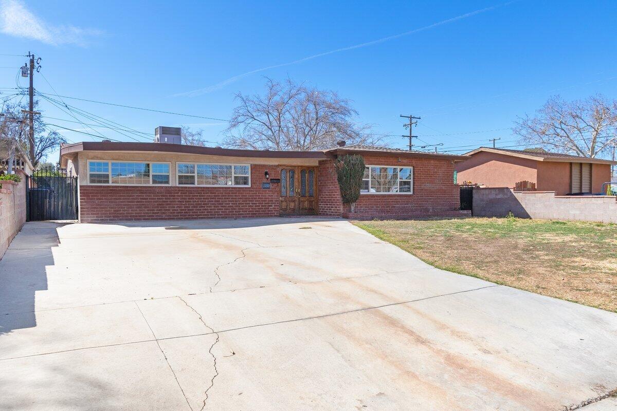 1150 West Ave J-13 Lancaster, CA 93534 - Photo 3 of 34 IMG_2681