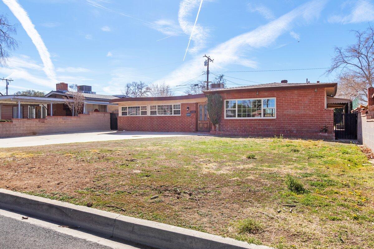 1150 West Ave J-13 Lancaster, CA 93534 - Photo 4 of 34 IMG_2678