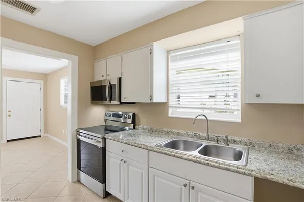 $2,000 | 530 92nd Avenue North, Naples, FL 34108
