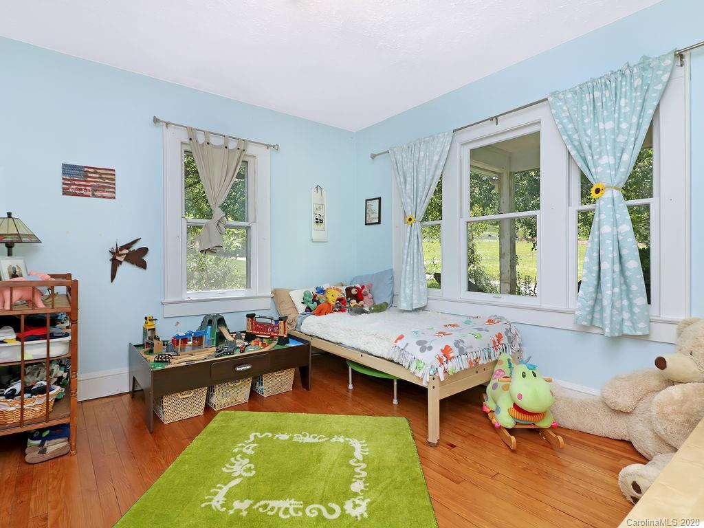 315 Shoals Falls Road Hendersonville, NC 28739 - Photo 7 of 47 a living room with furniture and window