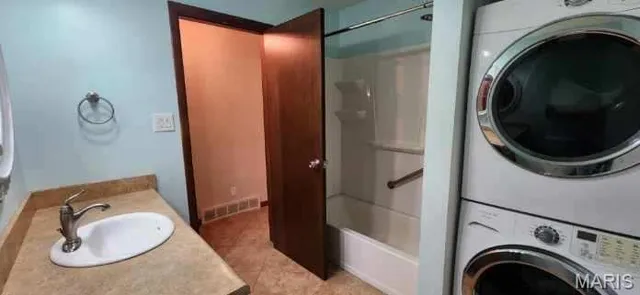 $230,000 | 15 Englewood Drive, Swansea, IL 62226