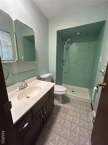 $230,000 | 15 Englewood Drive, Swansea, IL 62226