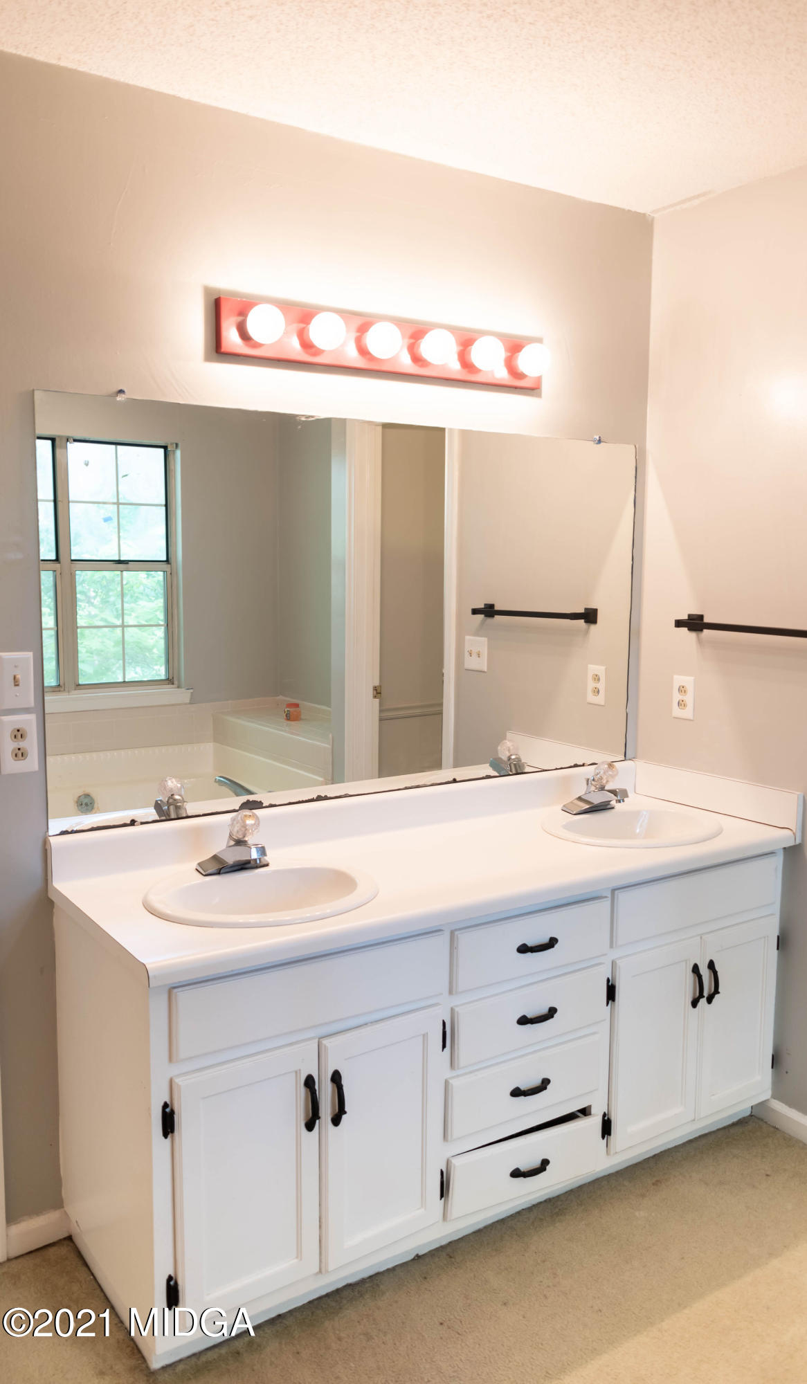 5208 Bowman Road Macon, GA 31210 - Photo 14 of 28 Master Bath 1