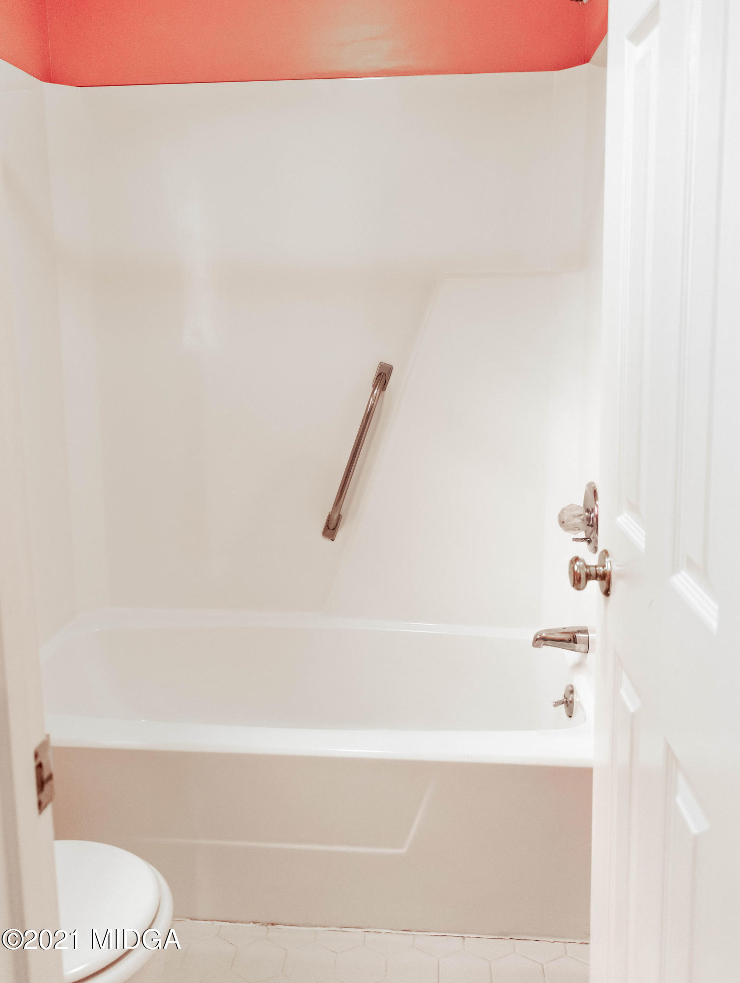 5208 Bowman Road Macon, GA 31210 - Photo 22 of 28 Bath 2