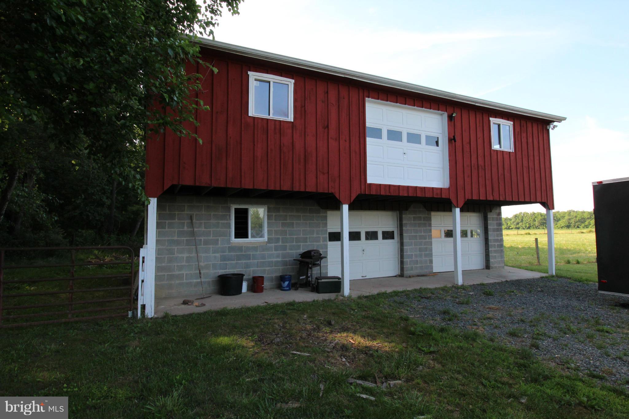 2178 Cecilton Warwick Road Warwick, MD 21912 - Photo 10 of 28 BArn/Shed, notice the upper door for Hay Storage