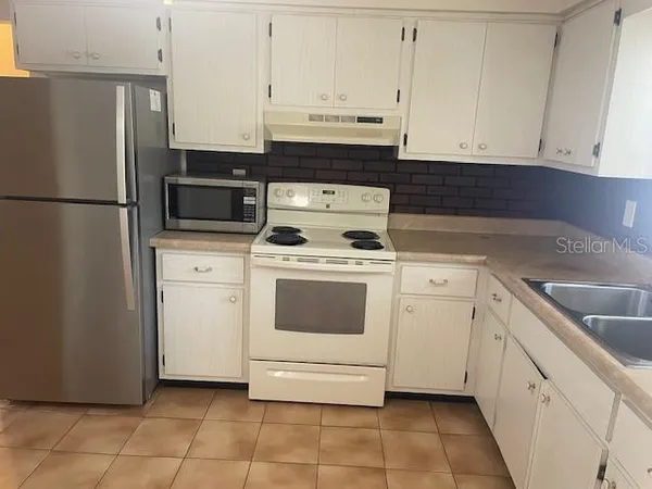 $1,650 | 333 Lagoon Drive, Unit 5, Palm Harbor, FL 34683