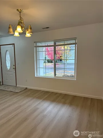 $3,400 | 19114 14th Drive Southeast, Bothell, WA 98012