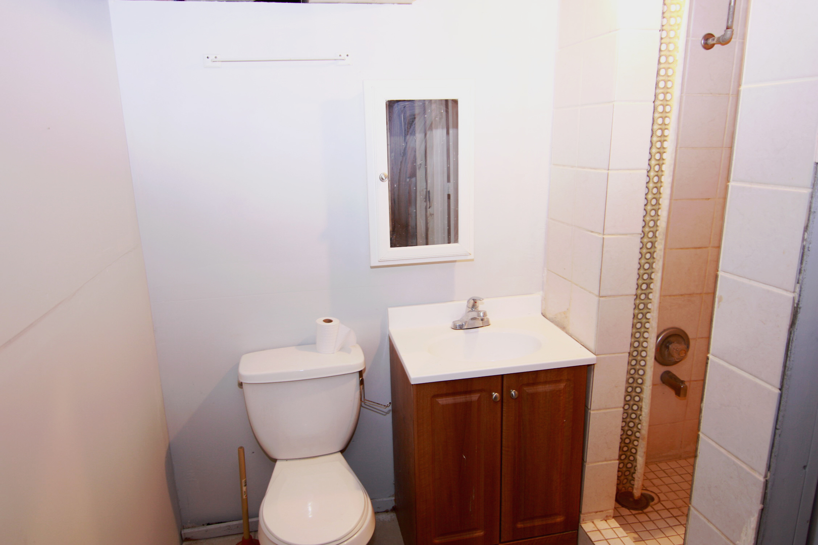 115 Kings Road Carpentersville, IL 60110 - Photo 14 of 16 a bathroom with a toilet sink and mirror