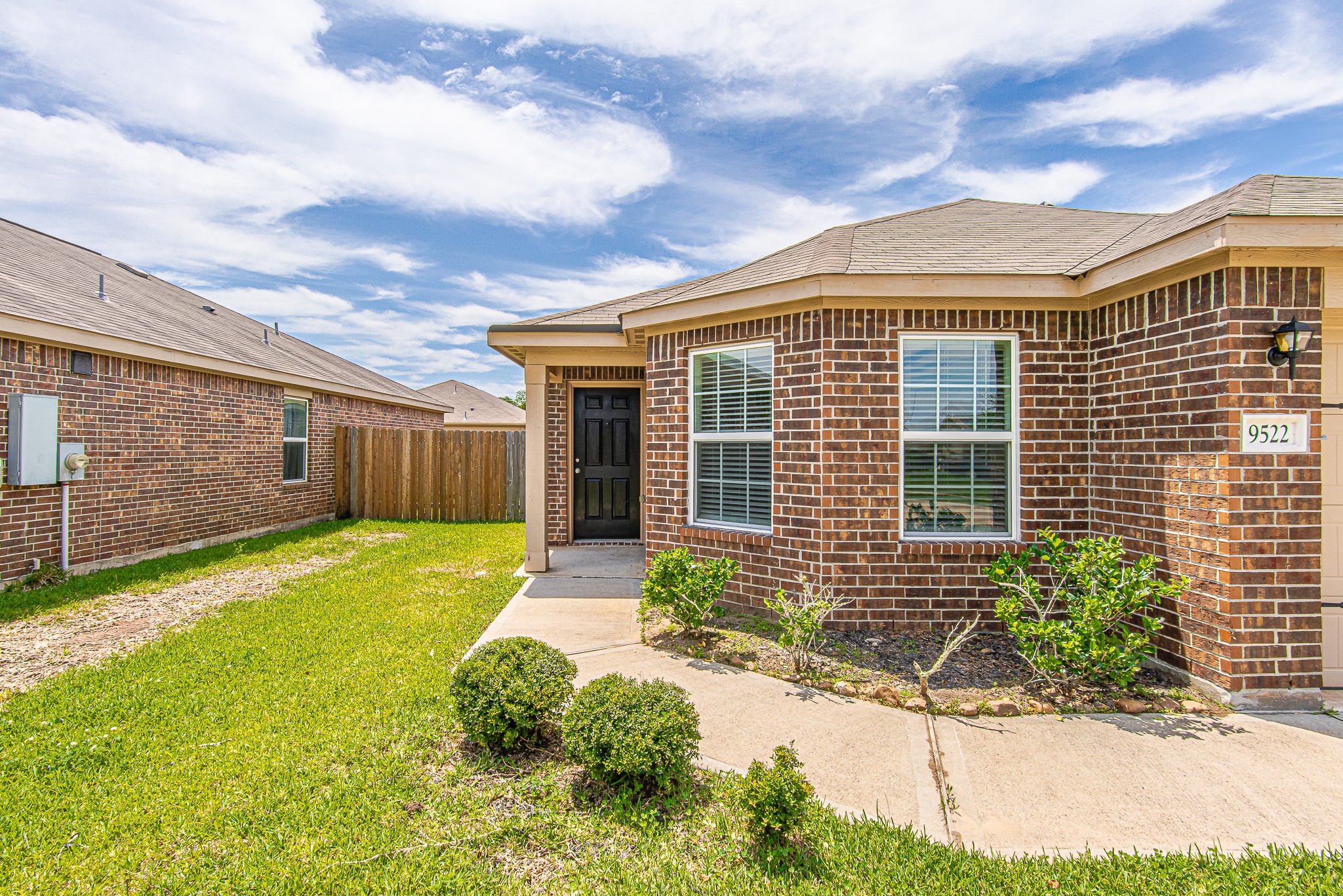 9522 Olive Stone Drive Rosharon, TX 77583 - Photo 4 of 29 a front view of a house with garden