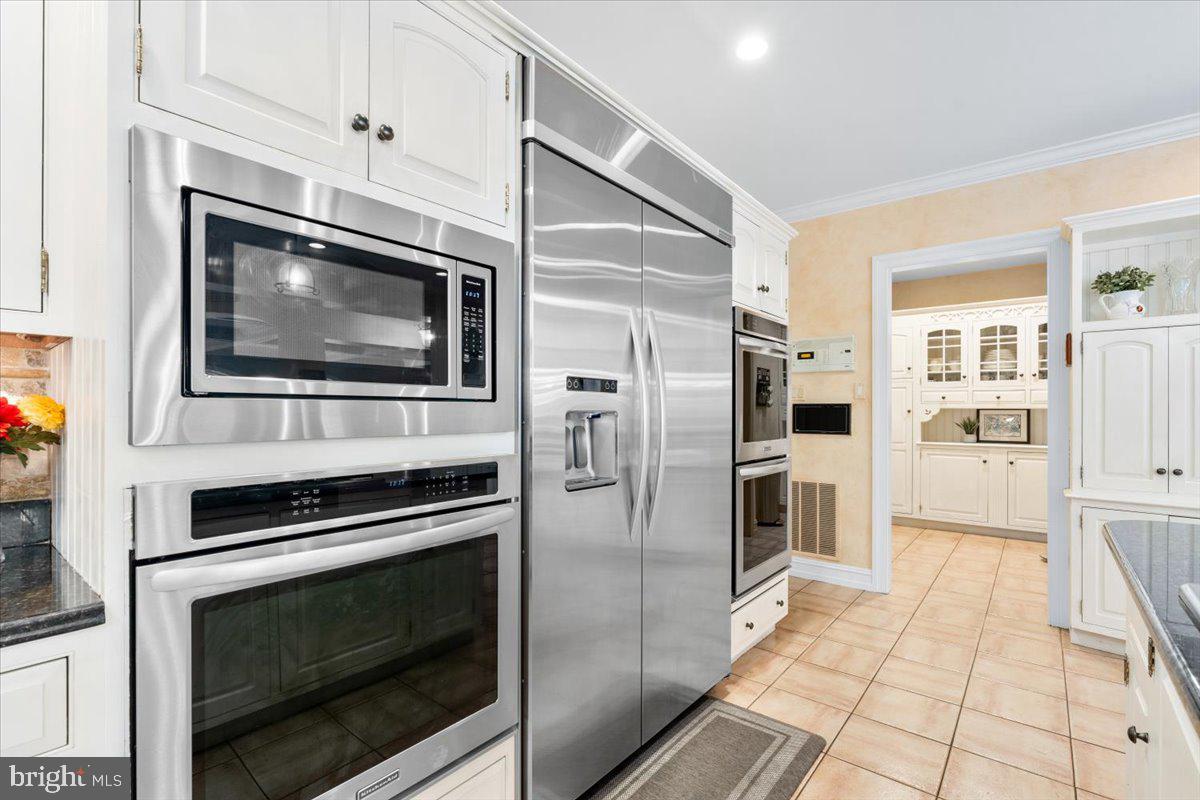 5948 White Flint Drive Frederick, MD 21702 - Photo 16 of 94 a kitchen with stainless steel appliances and cabinets