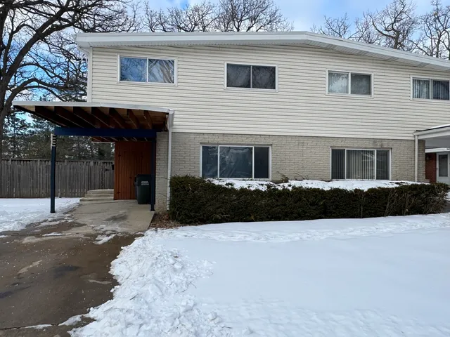 $250,000 | 9430 Noel Street, Des Plaines, IL 60016
