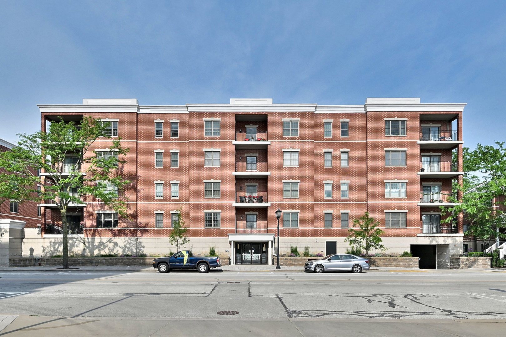 210 North Addison Avenue, Unit 301 Elmhurst, IL 60126 - Photo 2 of 36